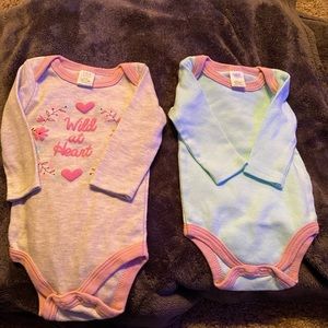 𝅺Long sleeve Onesies 0-3 months